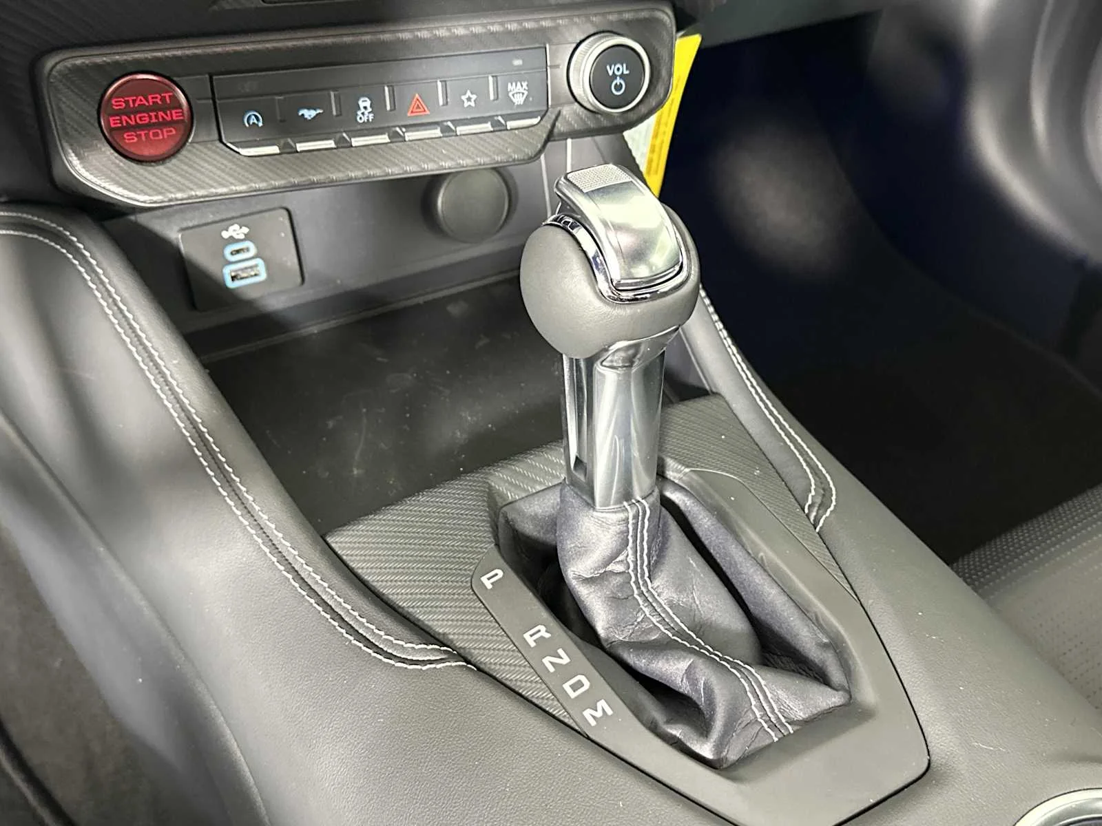 New 2025 Vapor Blue Metallic Ford GT Premium image 23