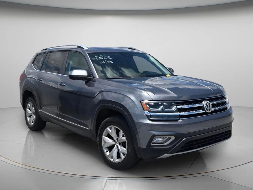 Used 2018 Gray Volkswagen SEL image 4