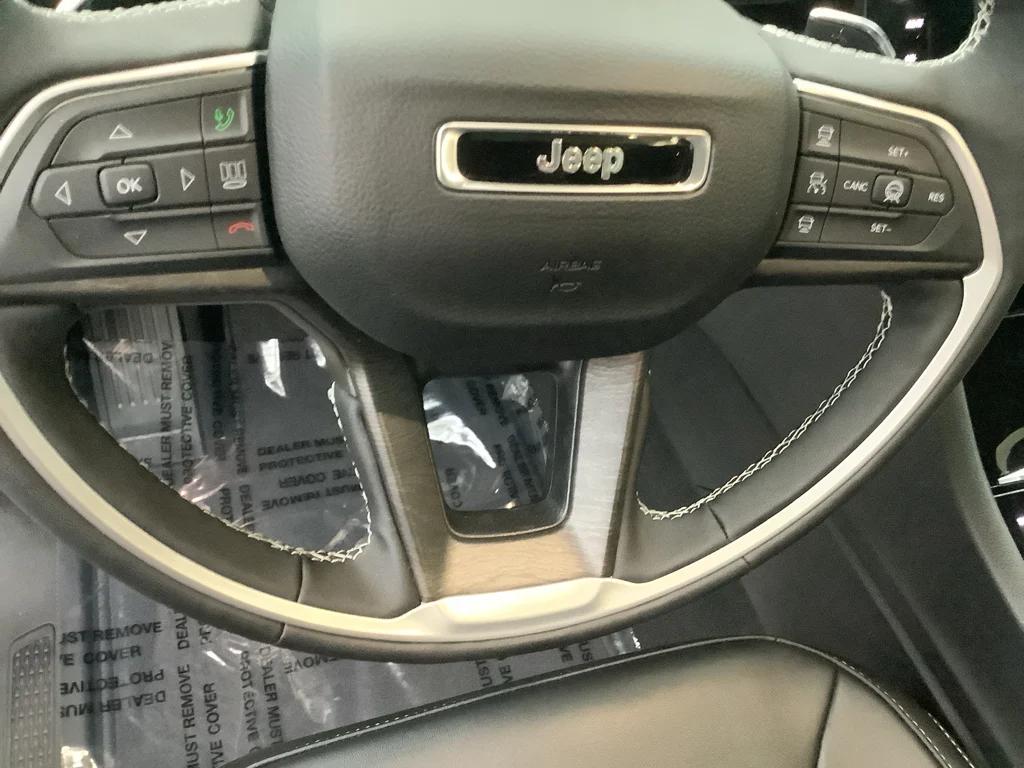 New 2026 Baltic Gray Metallic Clear-Coat Exterior Paint Jeep Limited image 15