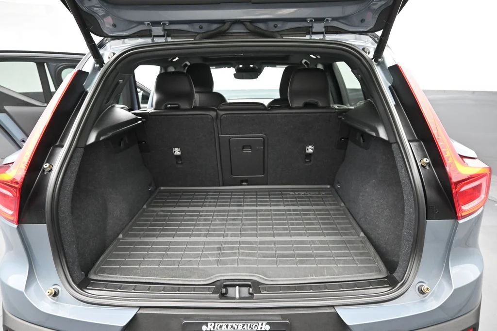 Used 2021 Thunder Gray Metallic Volvo R-Design image 14