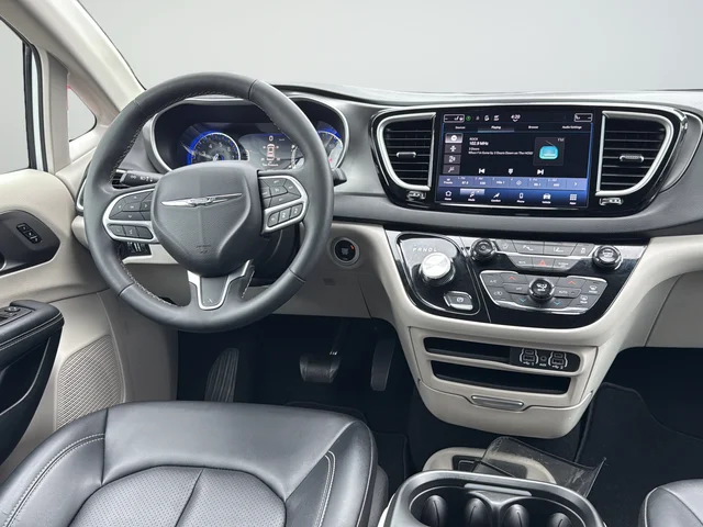 Used 2024 White Chrysler Touring L image 11