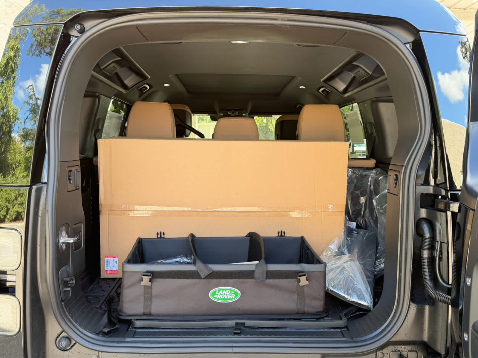 New 2026 Santorini Black Land Rover X-Dynamic SE image 19