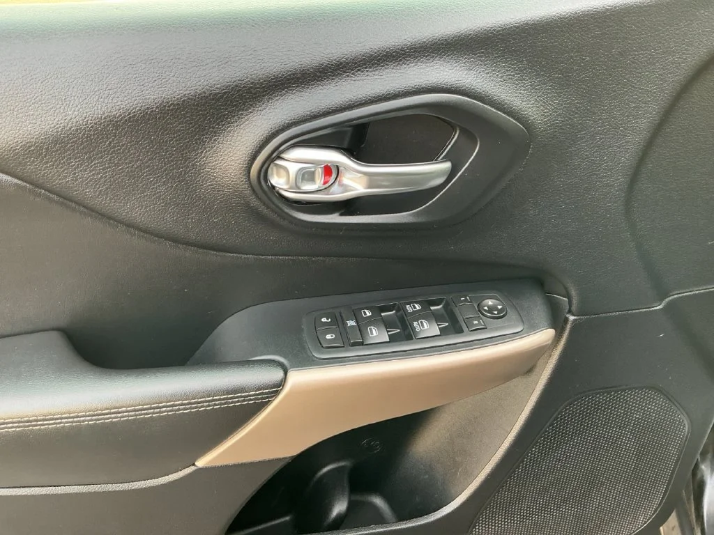 Used 2017 Black Jeep Limited image 10