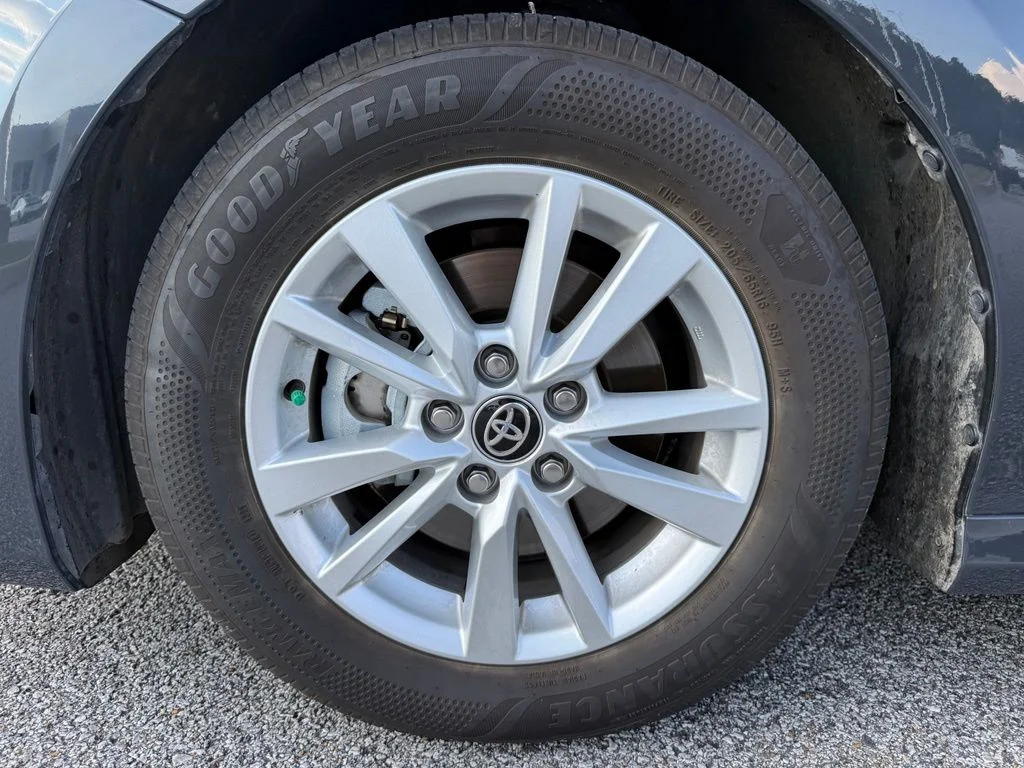 Used 2026  Toyota LE image 23