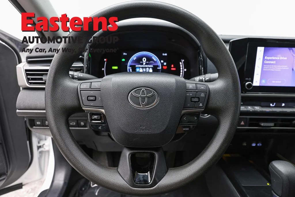 Used 2025 White Toyota LE image 10
