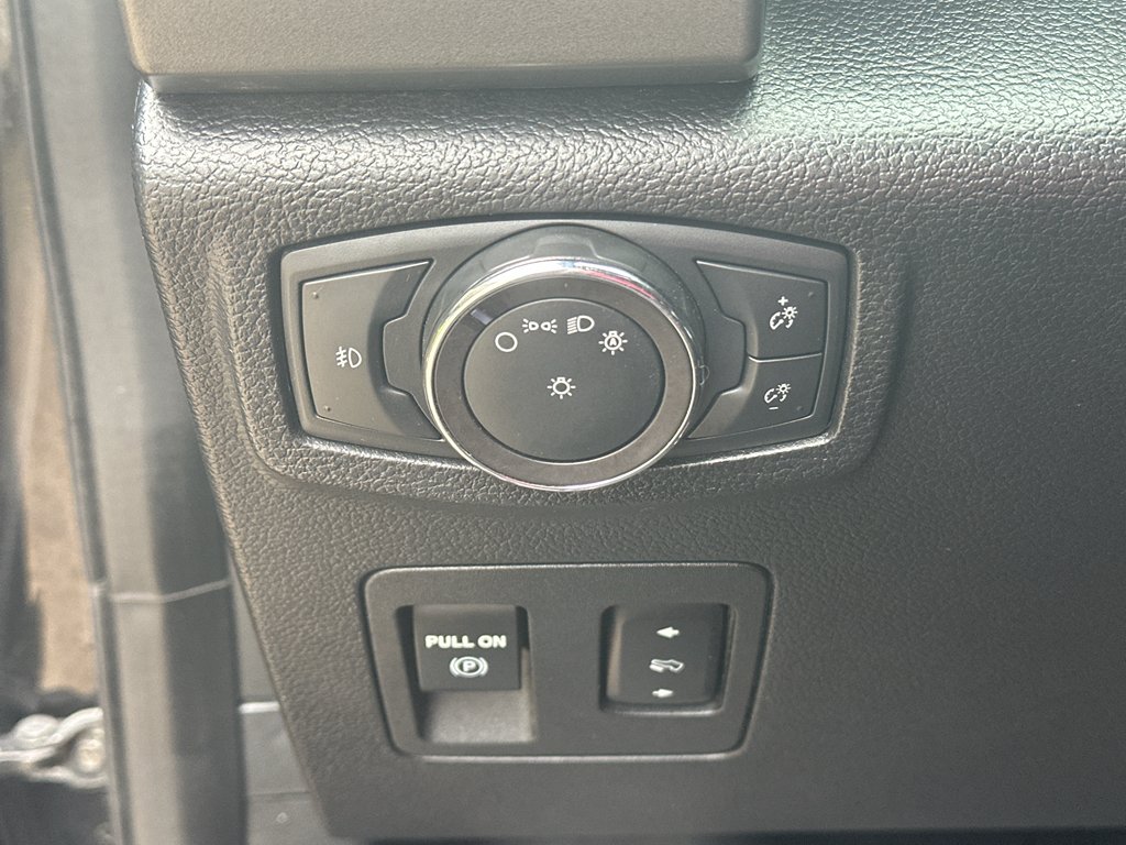 Used 2018 Shadow Black Ford XLT image 20