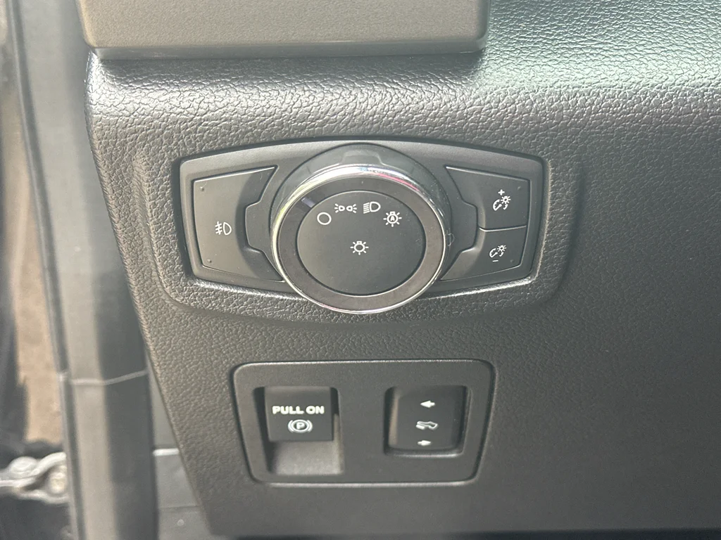 Used 2018 Shadow Black Ford XLT image 20