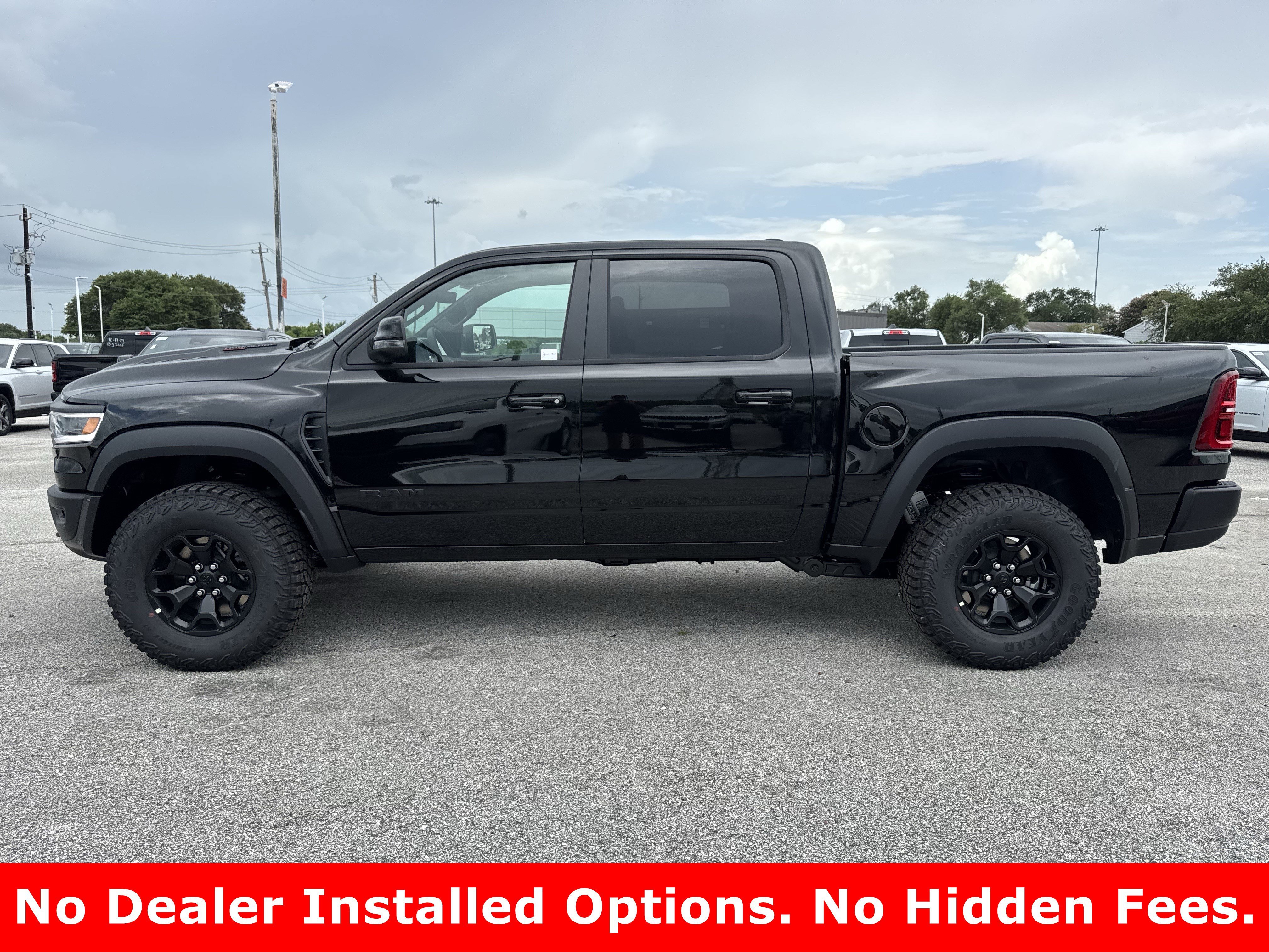 New 2026 Diamond Black Crystal Pearl-Coat Exterior Paint RAM RHO image 4