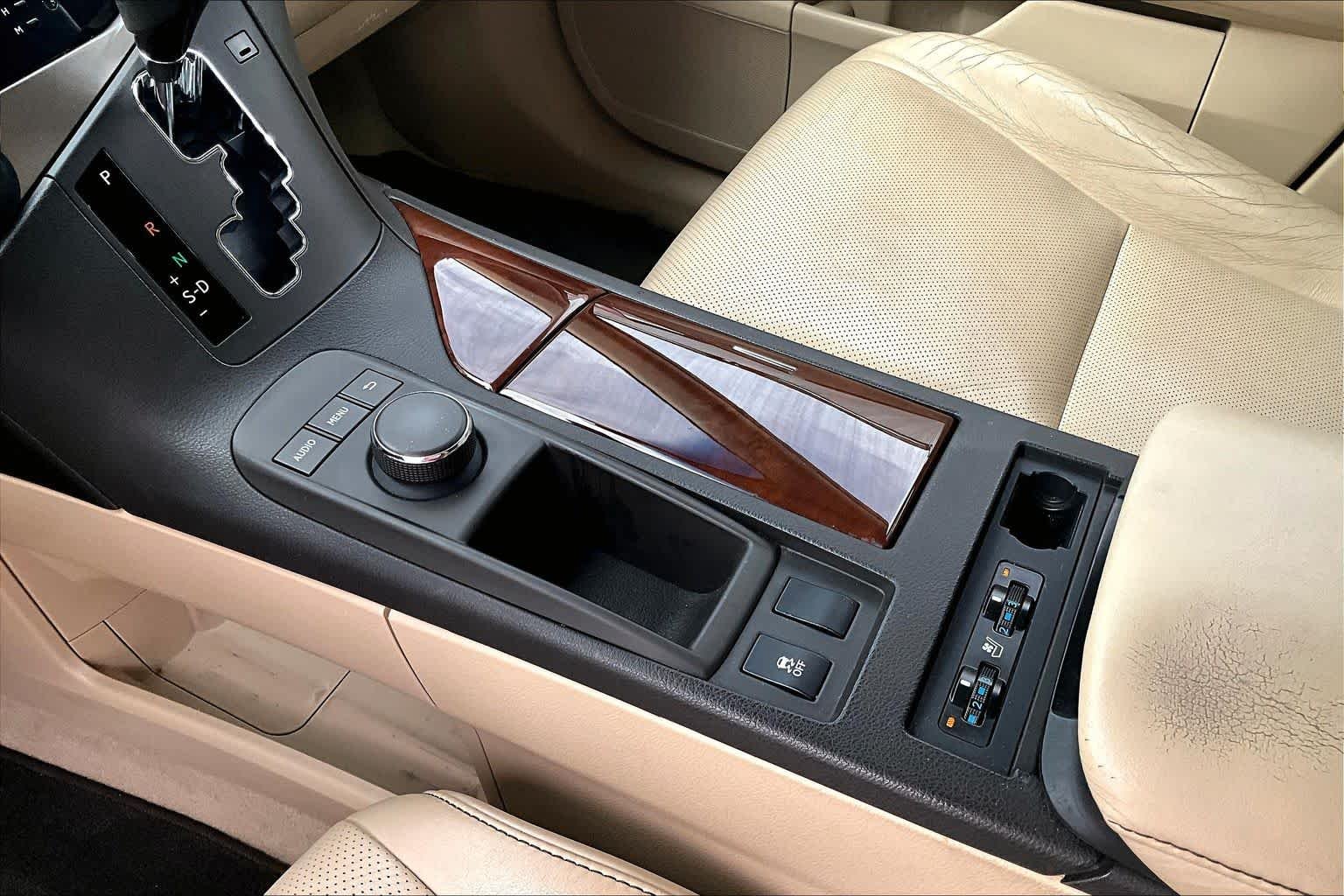 Used 2015 Claret Mica Lexus  image 17