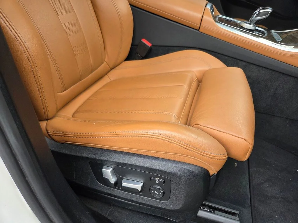Used 2022 White BMW sDrive40i image 30
