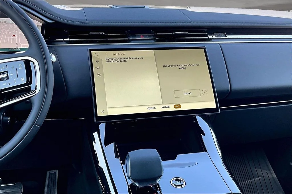 New 2026 White Land Rover Dynamic SE image 7