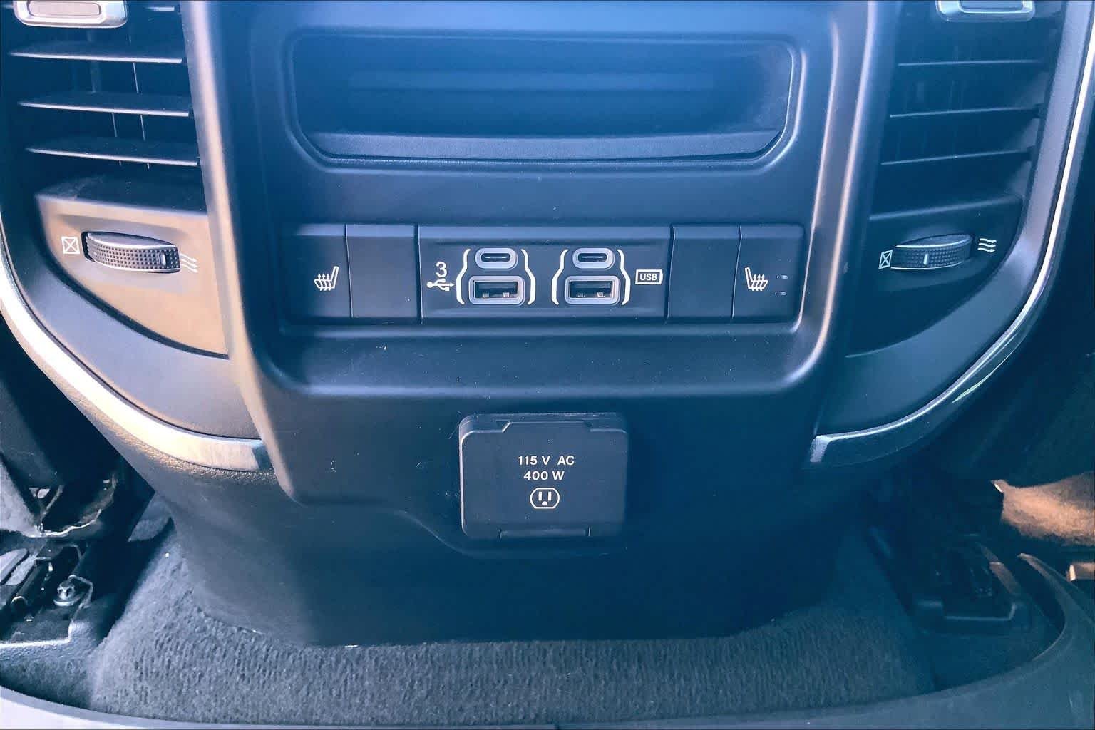 Used 2019 Diamond Black Crystal Pearlcoat Ram Laramie image 29