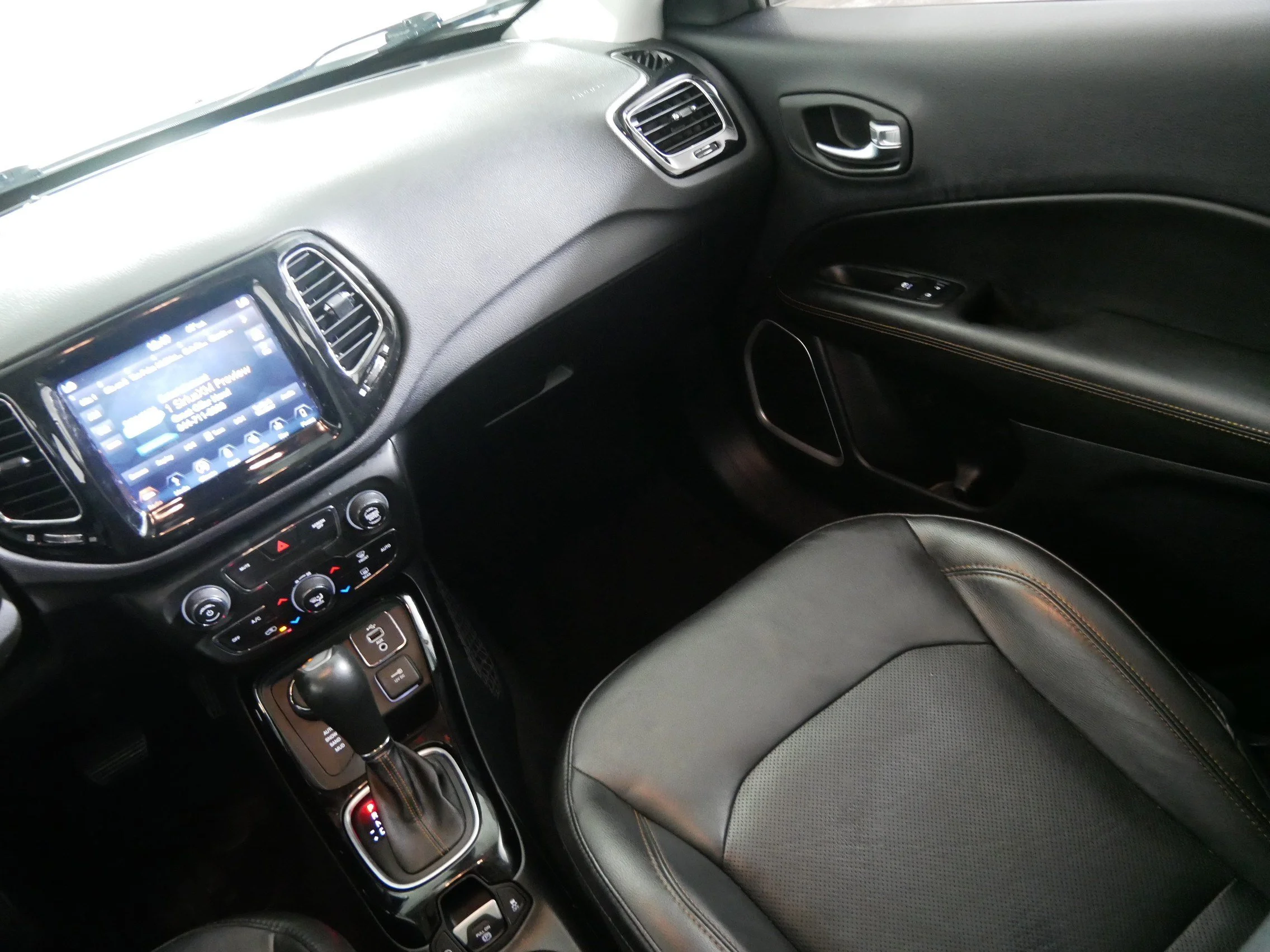Used 2018 Pearl White Tri-Coat Jeep Limited image 11