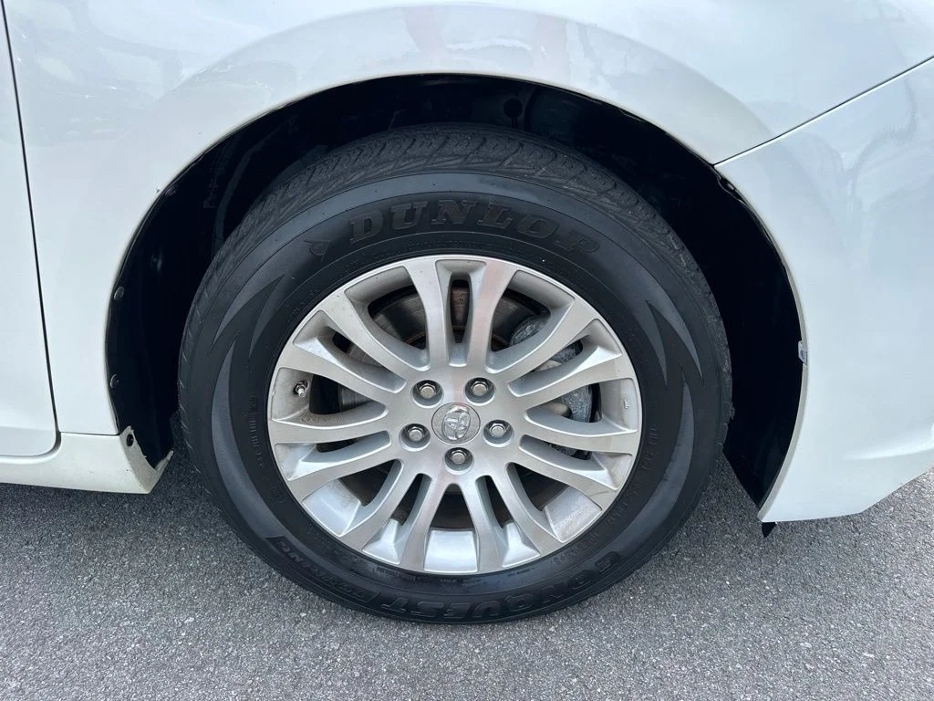 Used 2017 White Toyota XLE image 14