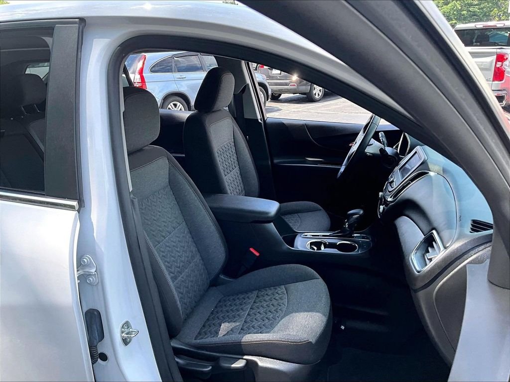 Used 2024 White Chevrolet LT image 11