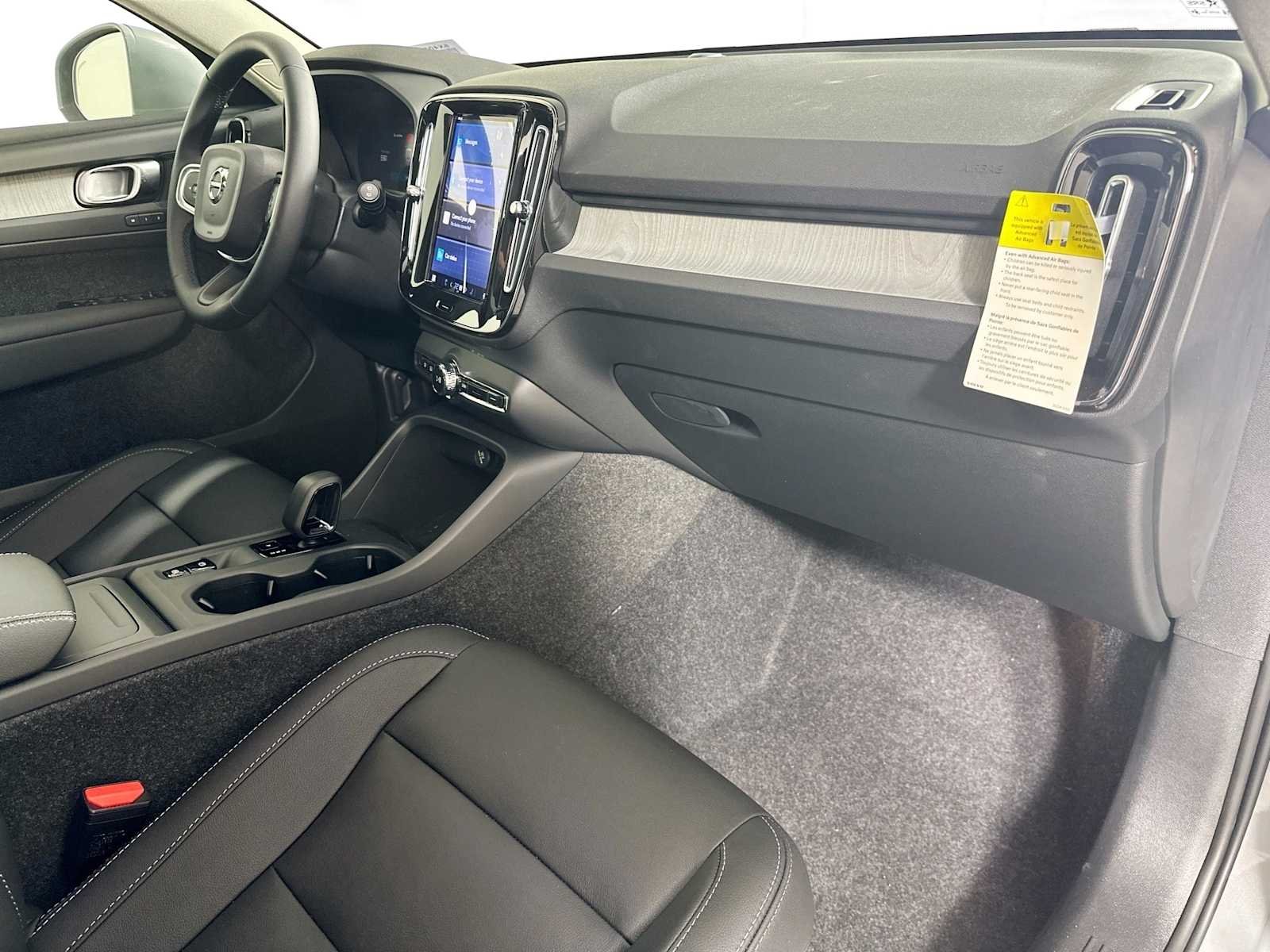 Certified Used 2025 Vapour Grey Volvo Core image 27