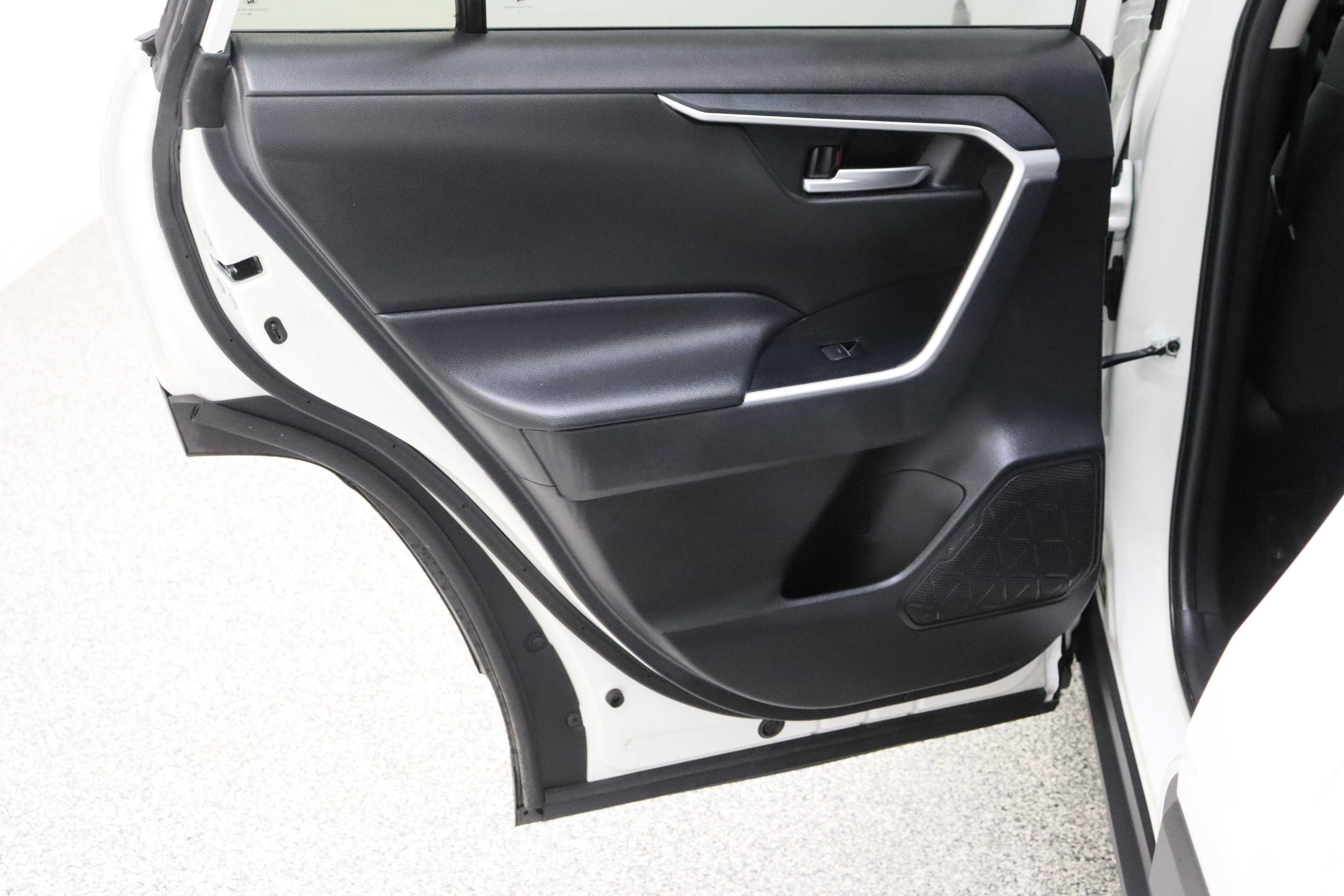 Used 2025 Ice Cap Toyota XLE 2.5L image 26