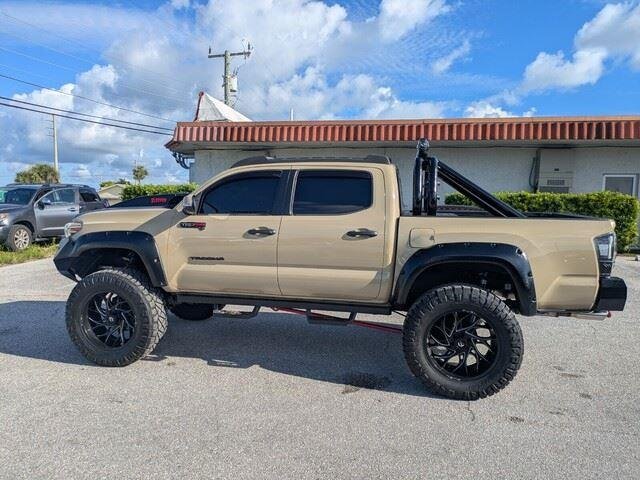 2017 Toyota Tacoma TRD photo 3