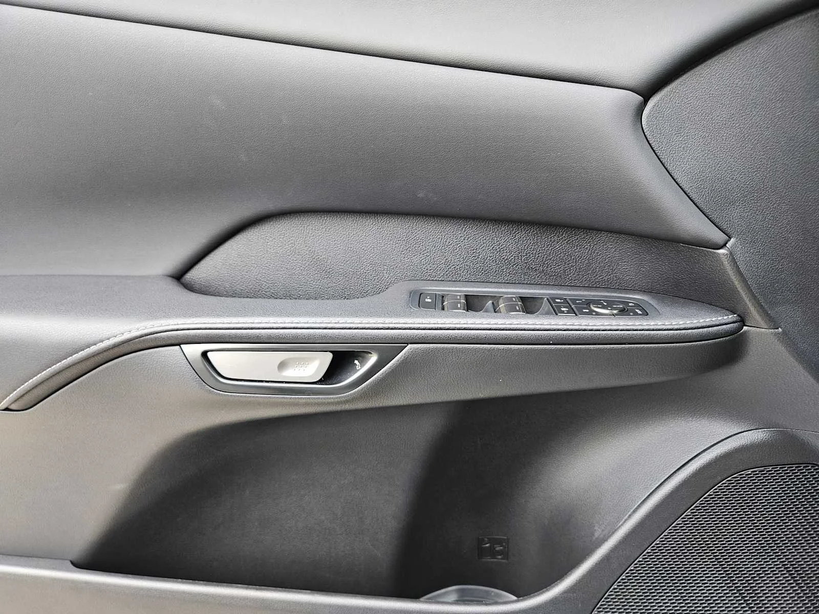 Used 2025 Iridium Lexus Premium image 18