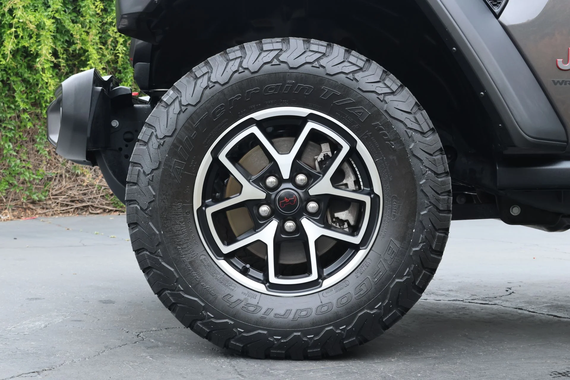 Used 2024 Gray Jeep Rubicon image 5