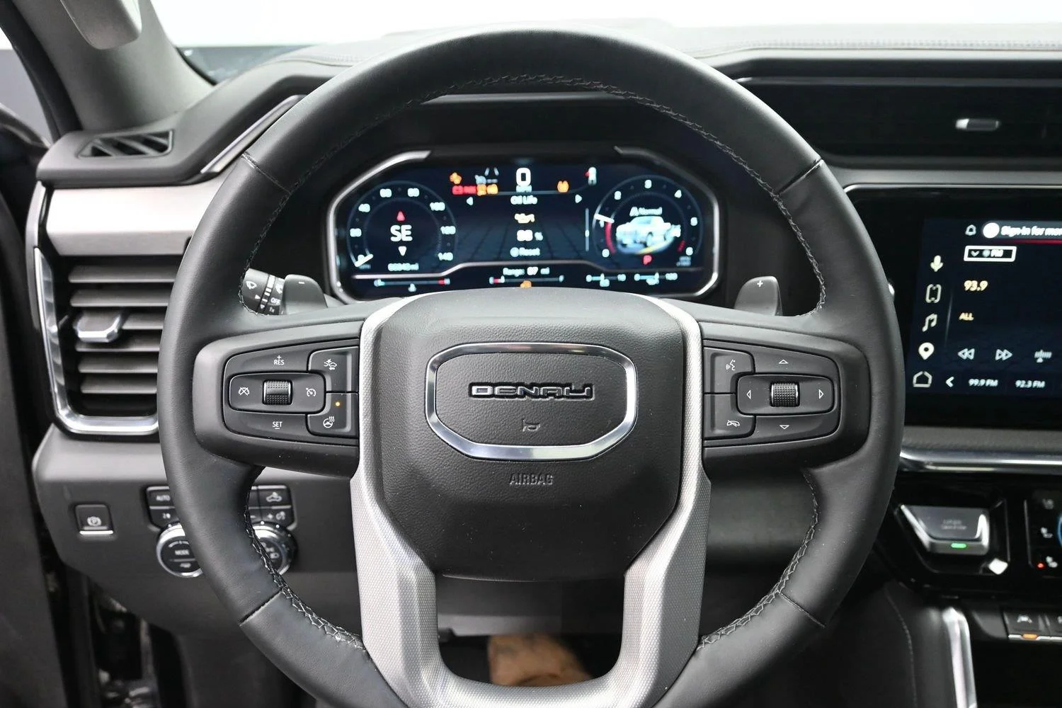 Used 2023 Onyx Black GMC Denali image 27