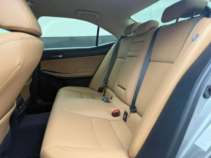 2016 Lexus IS 200t - Photo 34
