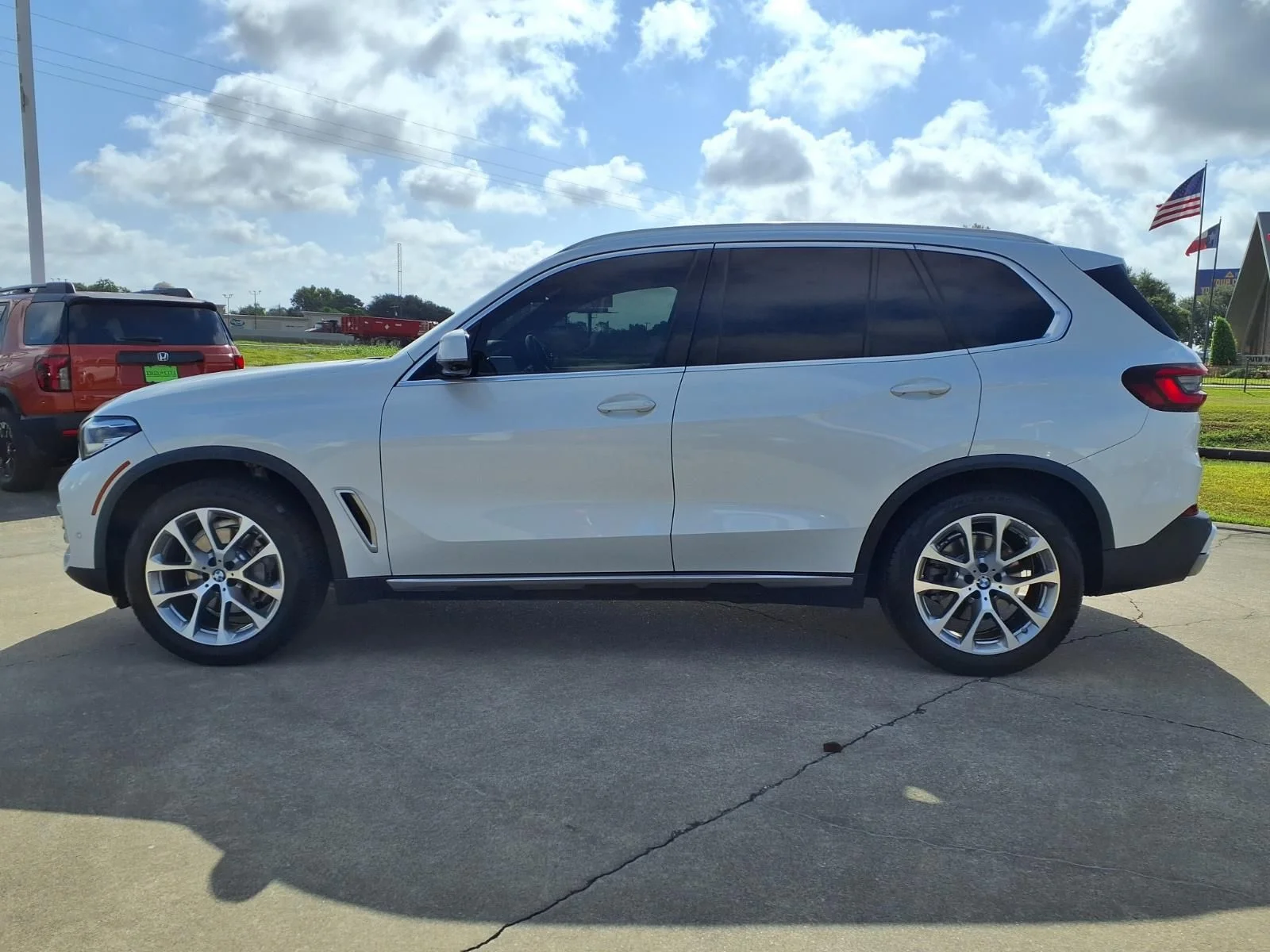 Used 2021 White BMW sDrive40i image 9