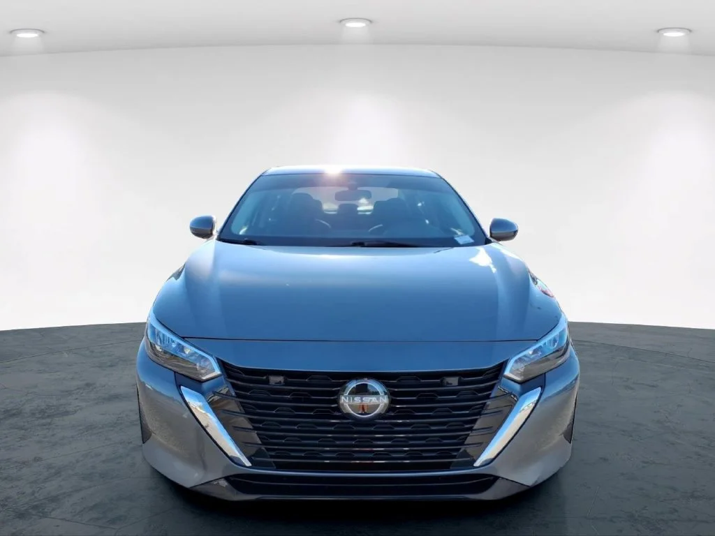 Used 2024 Gray Nissan S image 4
