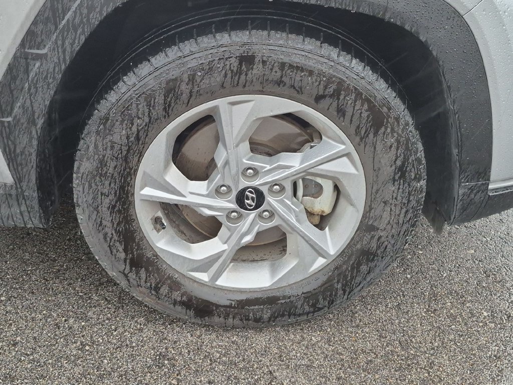 Used 2024 Silver Hyundai SE image 9