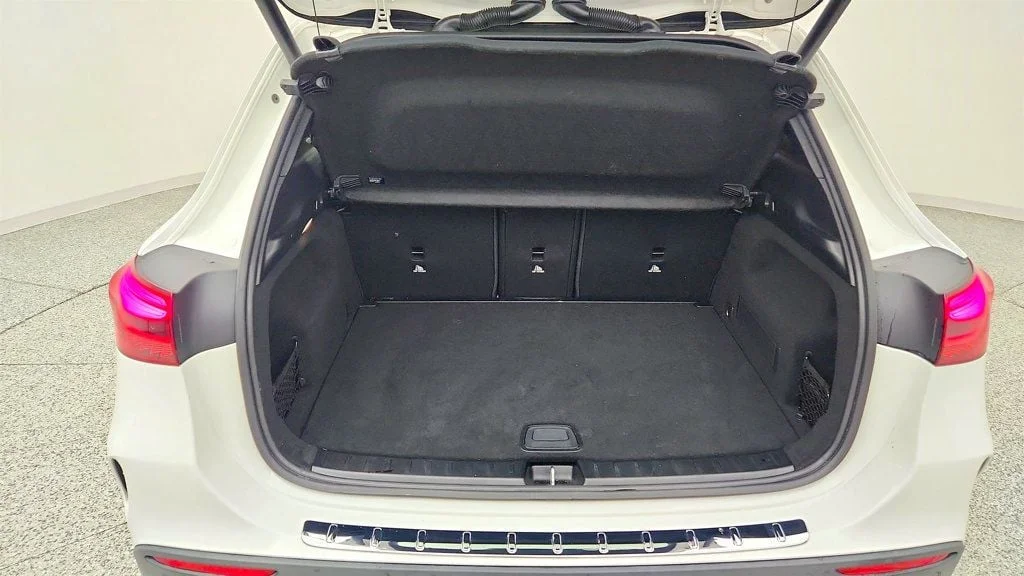 Used 2025 Polar White Mercedes-Benz GLA 250 4MATIC SUV w/ AMG® Night Pkg & Burmester Audio image 21