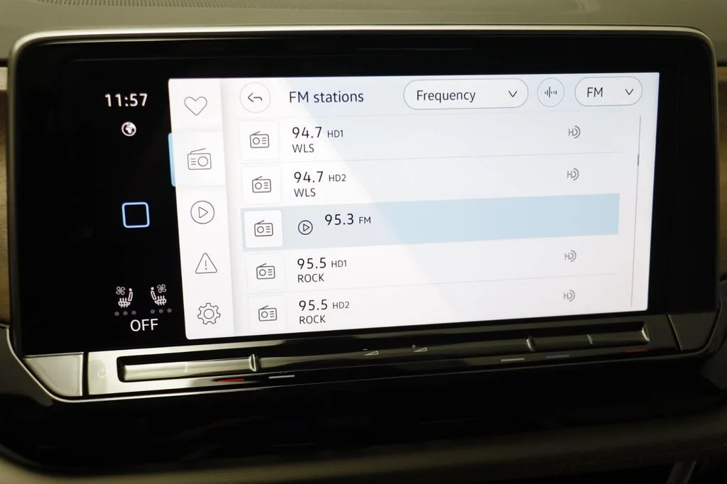 New 2026 Green Volkswagen 2.0T SE w/Technology image 9
