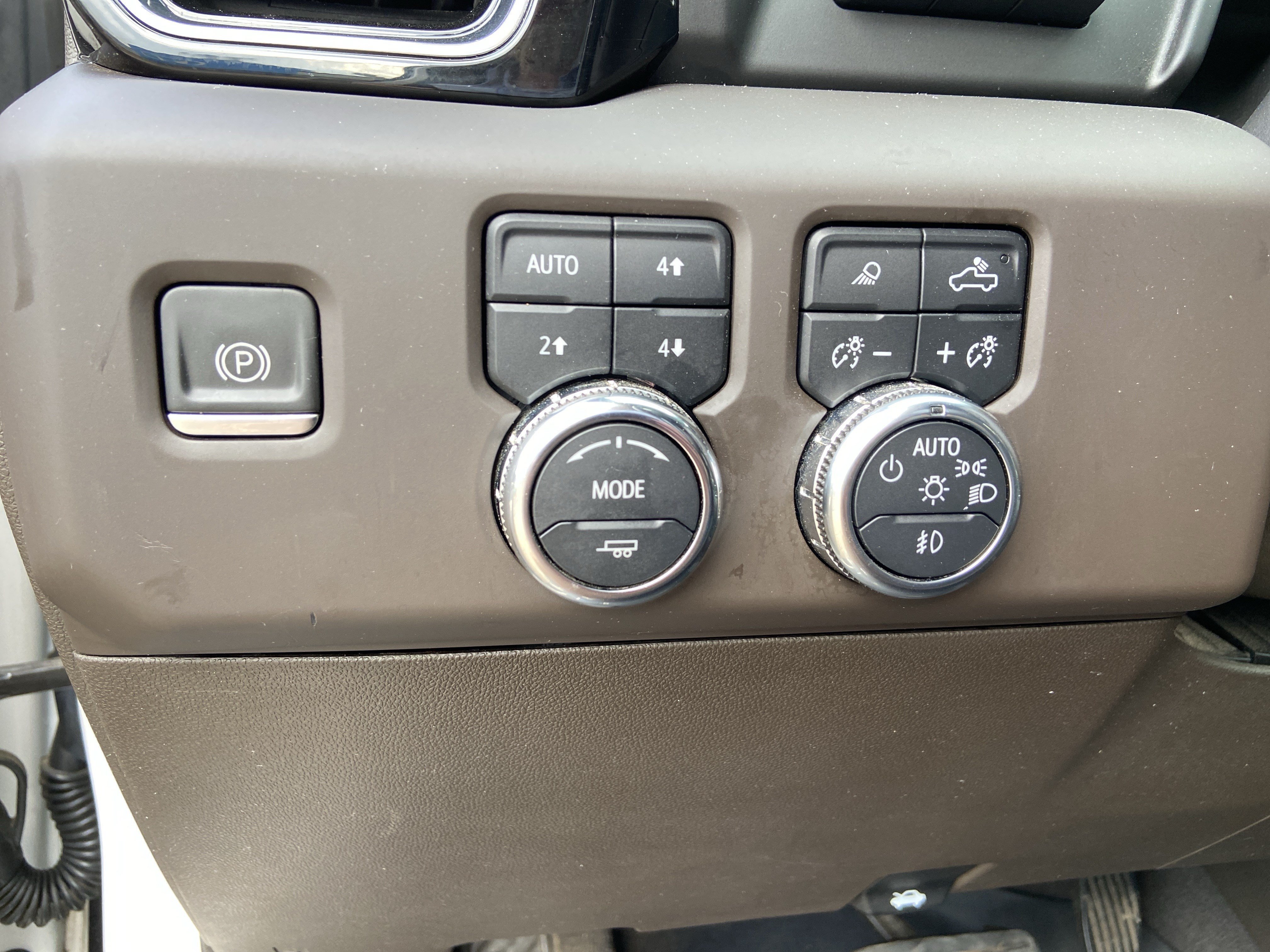 Used 2022 White Frost Tricoat GMC Denali image 44