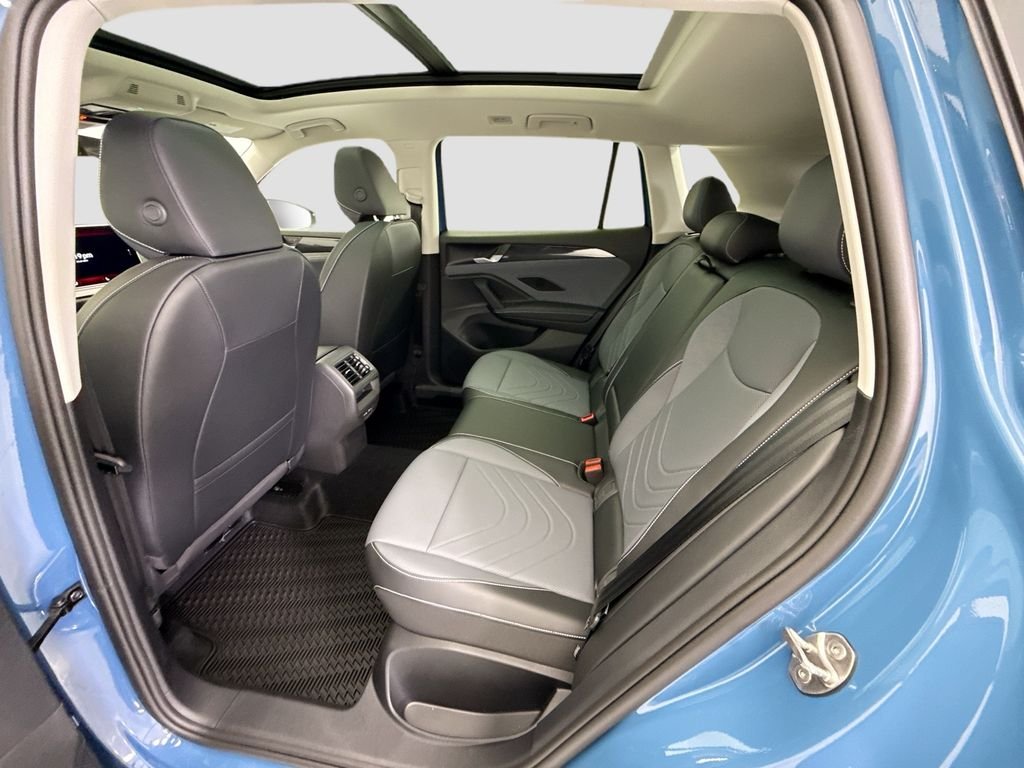 New 2026 Monterey Blue Pearl Volkswagen SE image 19