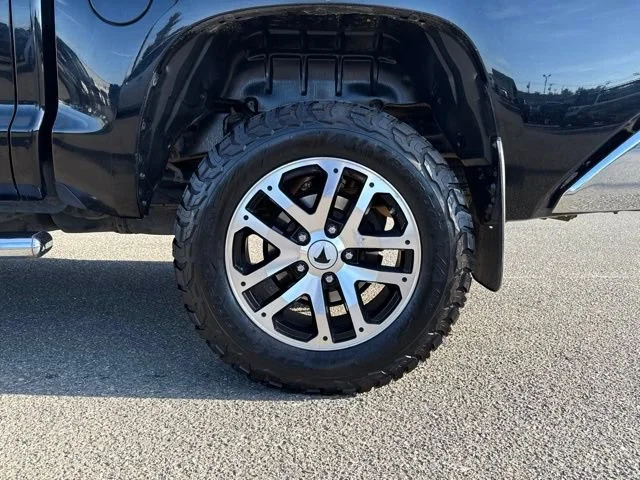 Used 2018 Midnight Black Metallic Toyota SR5 image 16