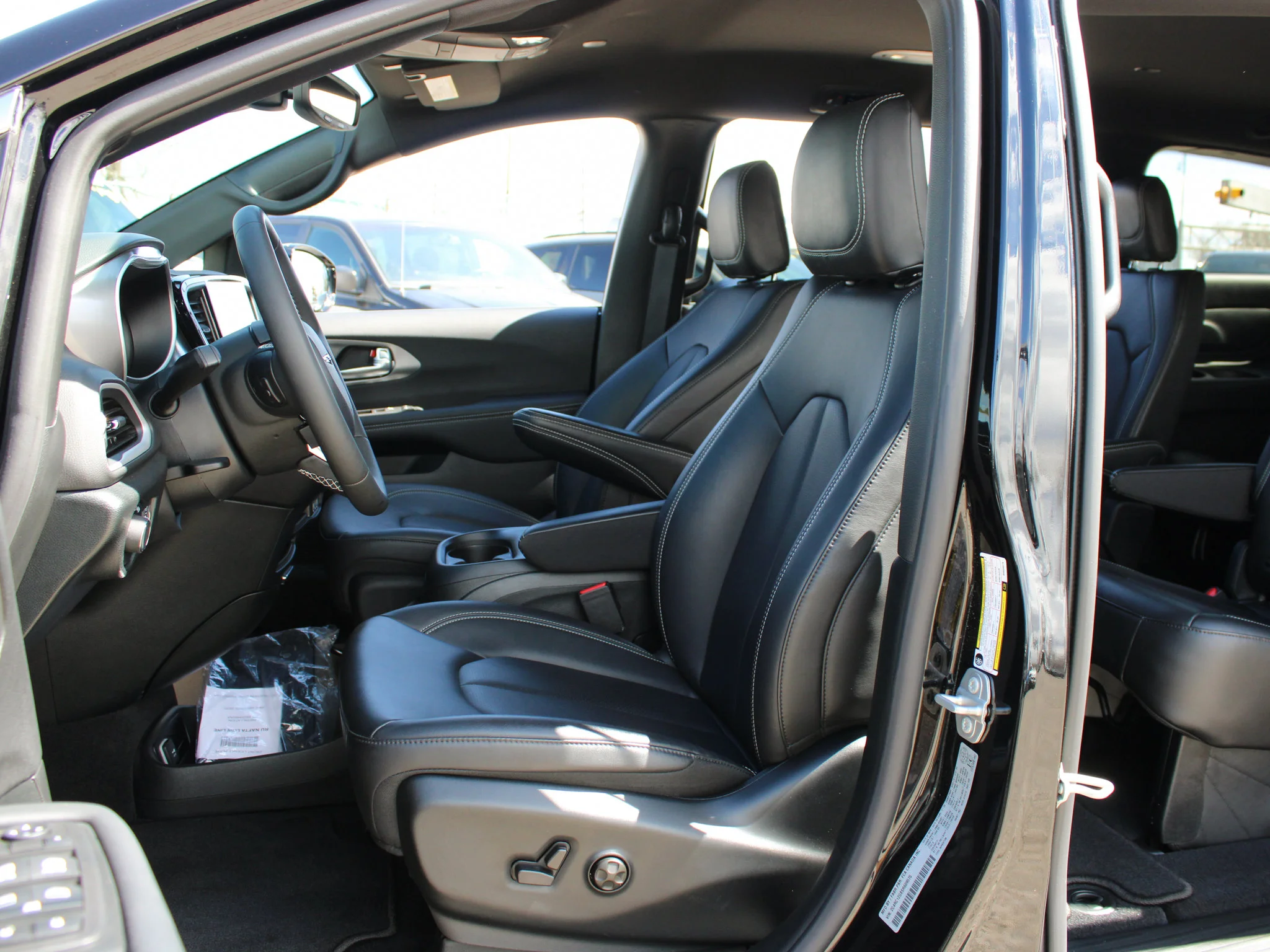 Certified Used 2025 Black Chrysler SXT * V6 | Heated Leather Seats | Adaptive Cruise | Apple CarPlay | Remote Start | Backup Camera image 3