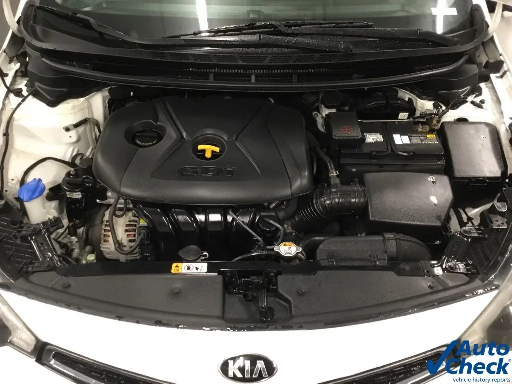 Used 2015 White Kia EX image 31