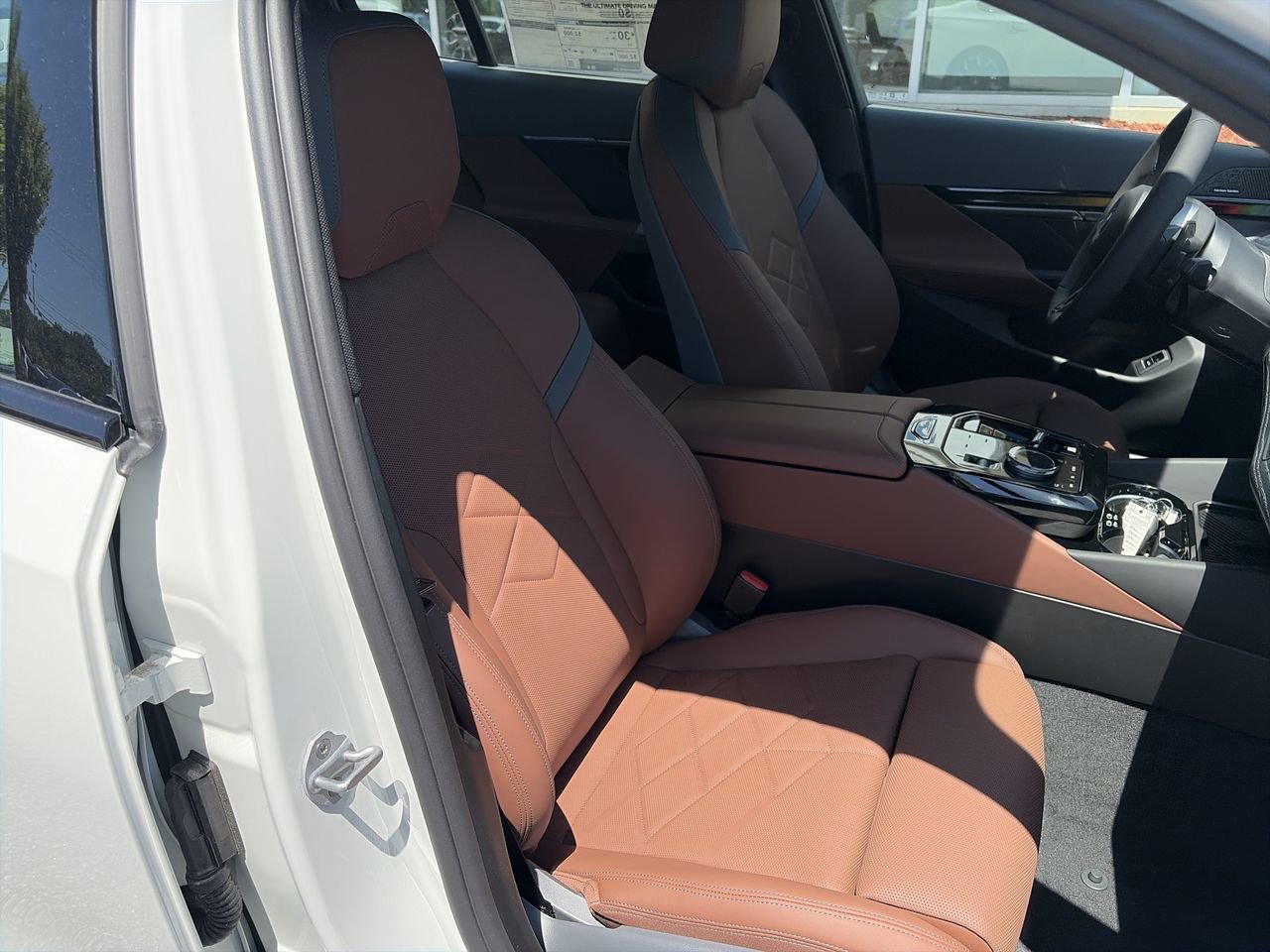 New 2027 Alpine White BMW 530i xDrive image 37