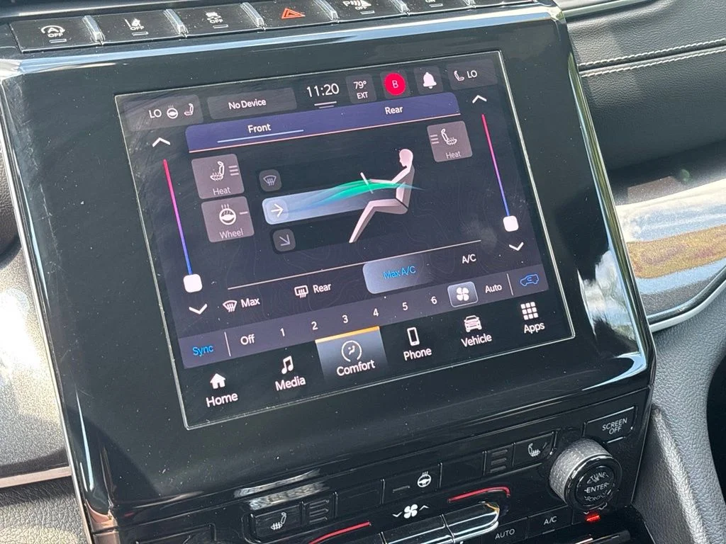 Used 2023 Red Jeep Altitude image 34