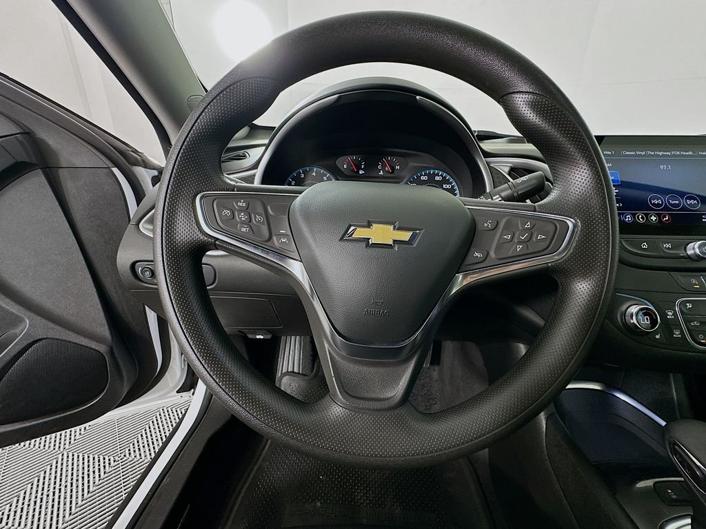 Used 2025 Summit White Chevrolet LT image 11