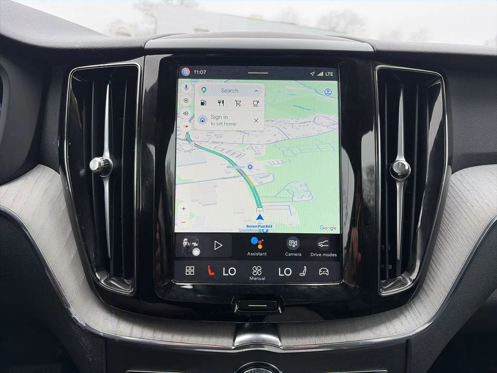 2025 Volvo XC60 Plus - Photo 12