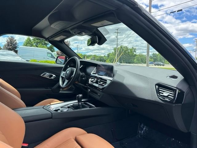 Used 2025 Green BMW sDrive M40i image 17