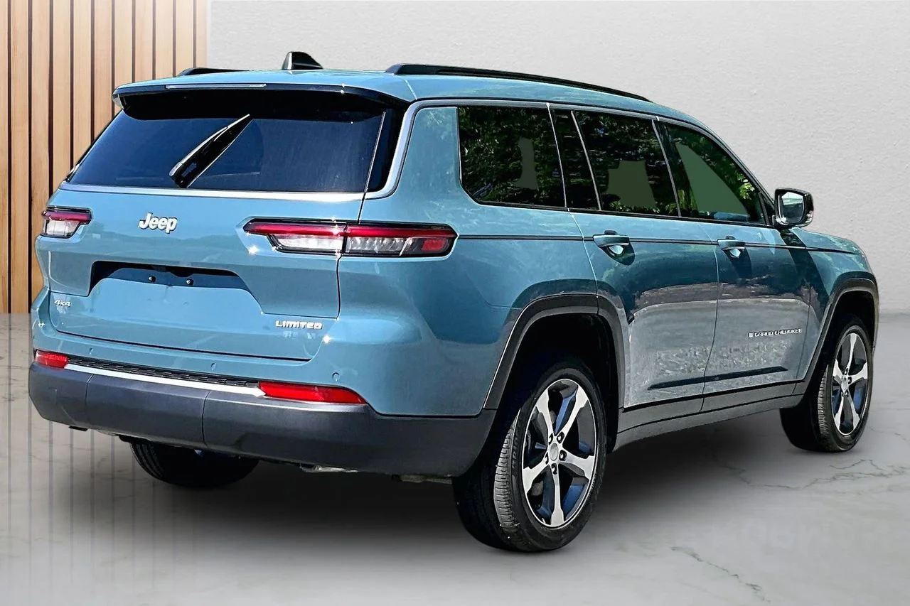 New 2026 Steel Blue Exterior Paint Jeep Limited image 9