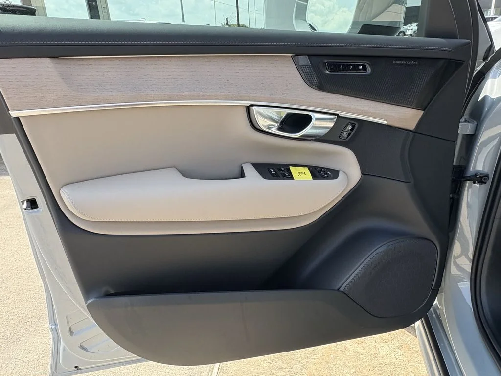 2026 Volvo XC90 Plus - Photo 11