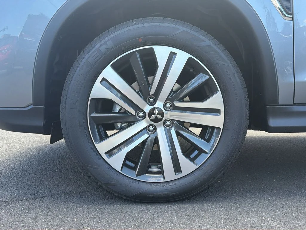 New 2026 Mercury Gray Metallic Mitsubishi 2.0 SE image 31