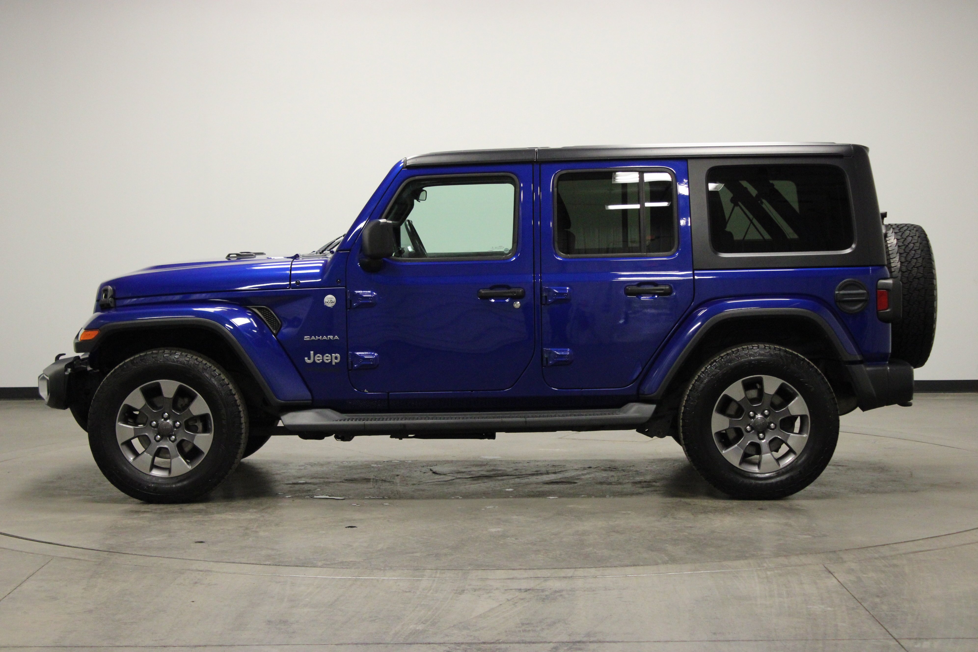 Used 2019 Ocean Blue Metallic Clearcoat Jeep Sahara image 5