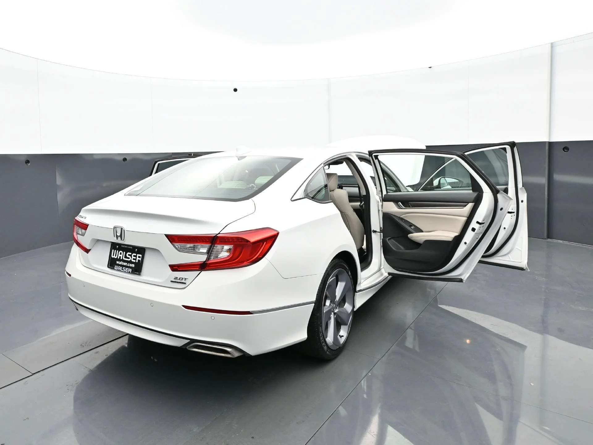 Used 2019 White Honda Touring 2.0T Auto image 39