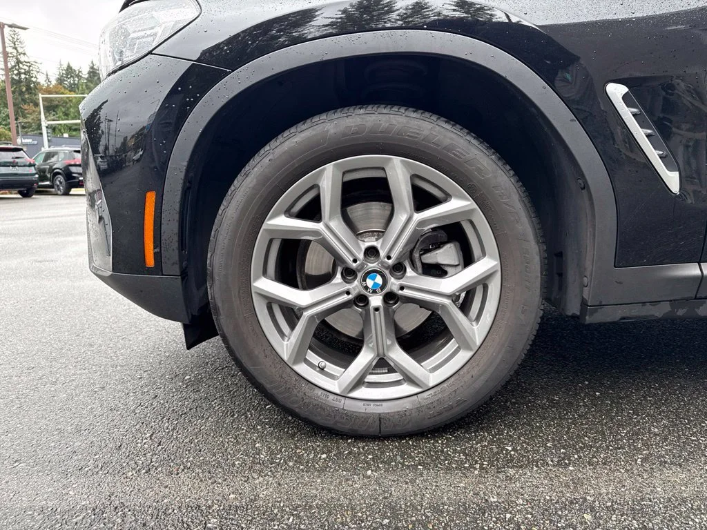 Used 2024 Black BMW xDrive30i image 25
