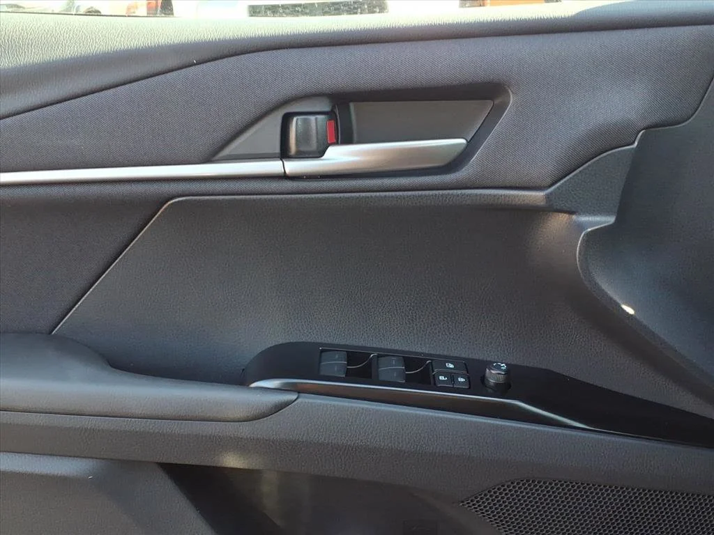 2026 Toyota Camry LE - Photo 14