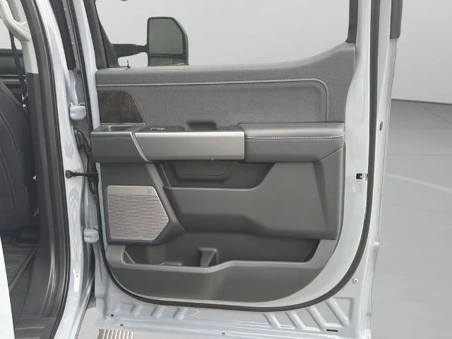 New 2026 Glacier Gray Metallic Tri-Coat Ford F-250® Lariat® image 13