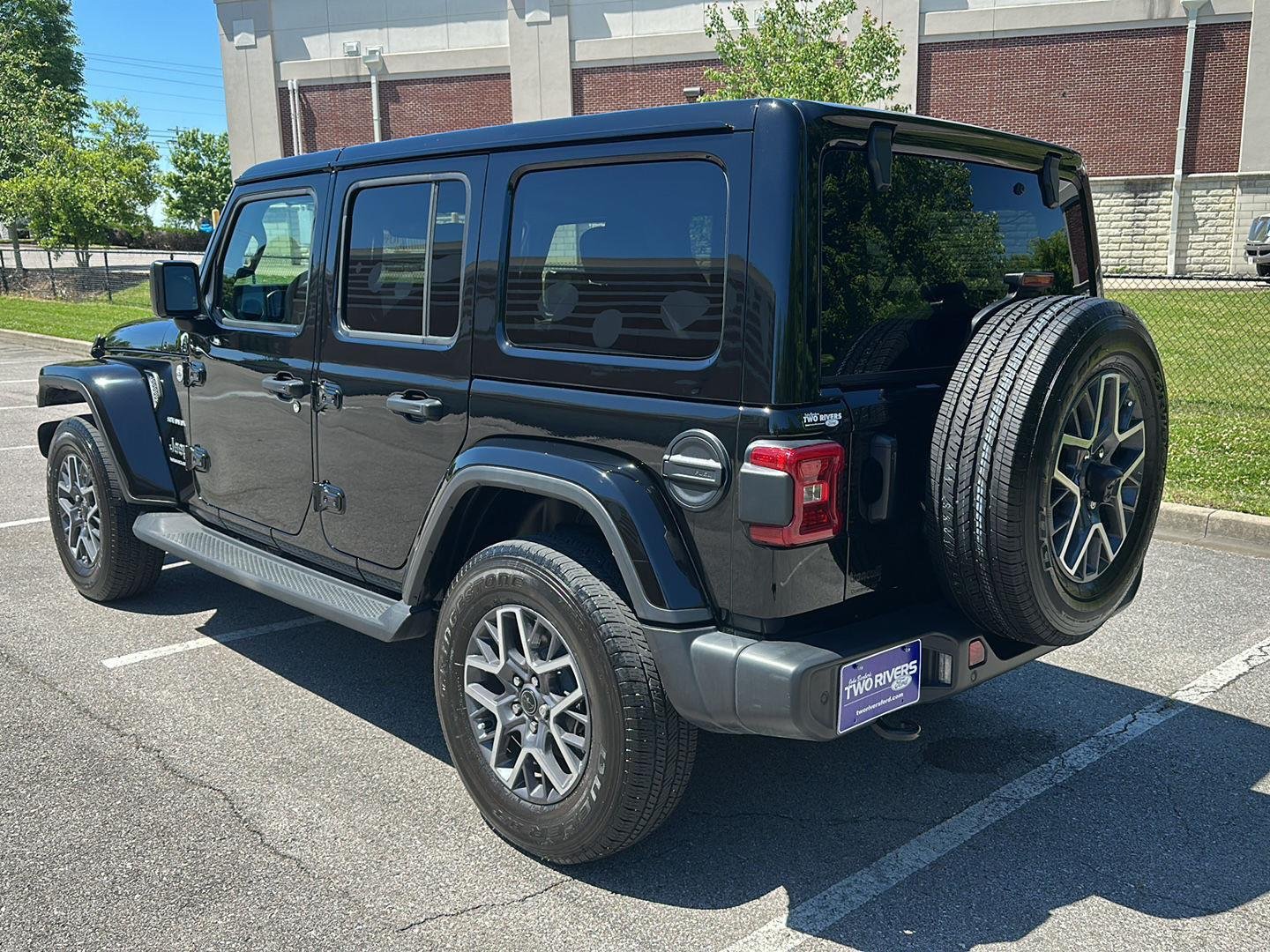 Used 2024 Black Clearcoat Jeep Sahara image 3